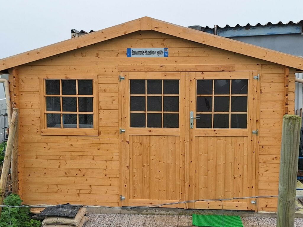 Le Bureau au Terrain Principal